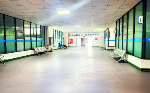 实践教学中心室内环境.png